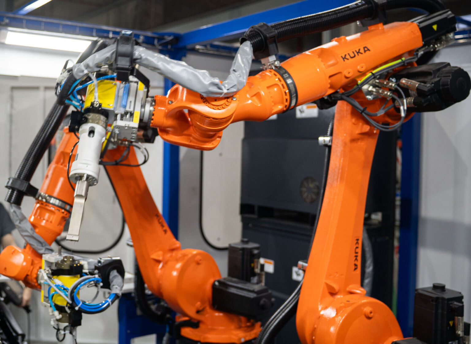 Robotic plastic welding